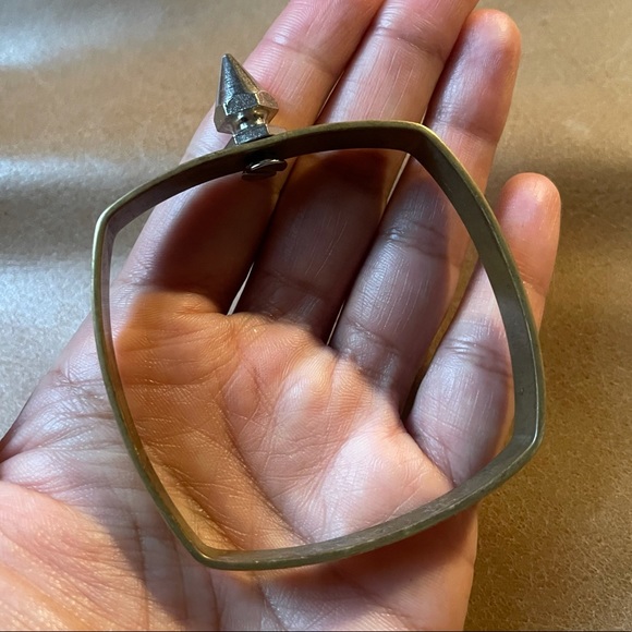 Brass square bangle cuff bracelet - Picture 3 of 7